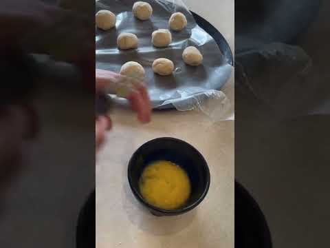 Everything bagel bombs