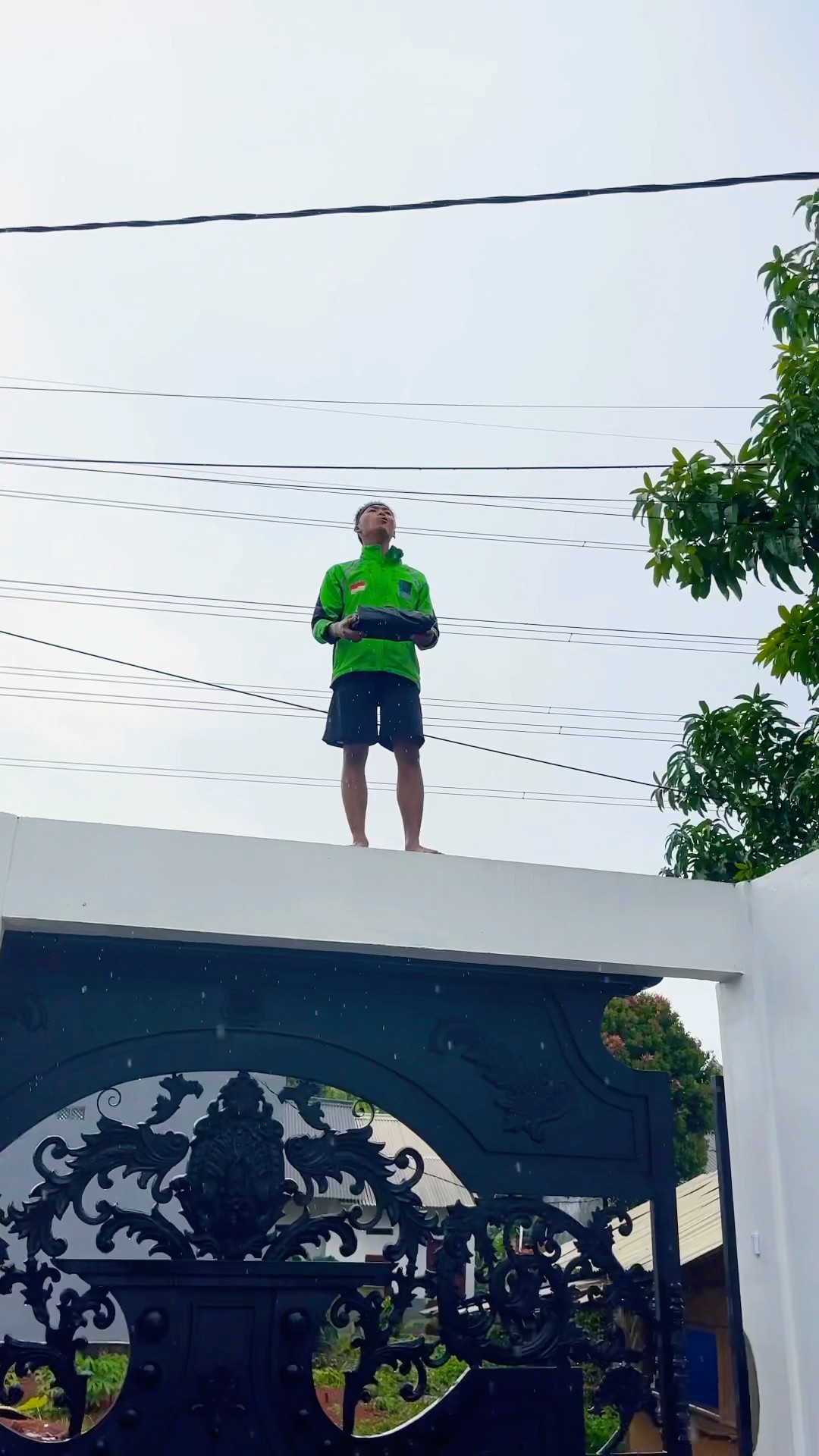 Tukang Paket Paling Ngeselin