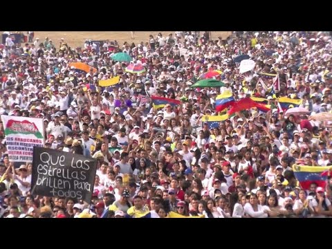 Foule Pour Le Concert De Charite A La Frontiere De La Colombie Youtube Foule Pour Le Concert De Charite A La Frontiere De La Colombie Youtube