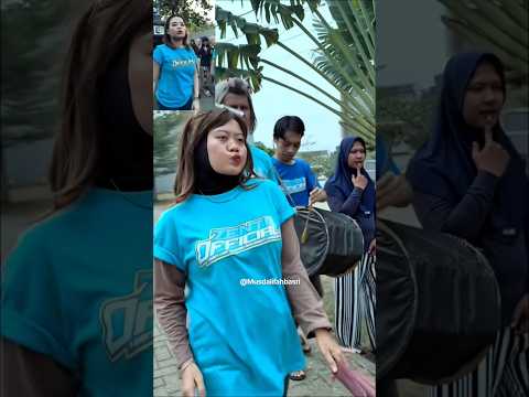plissshh, jangan menghalangi pergerakan incesss….
