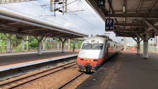 113次自強號新左營站停車(12車附掛PPM兩鐵車廂)
