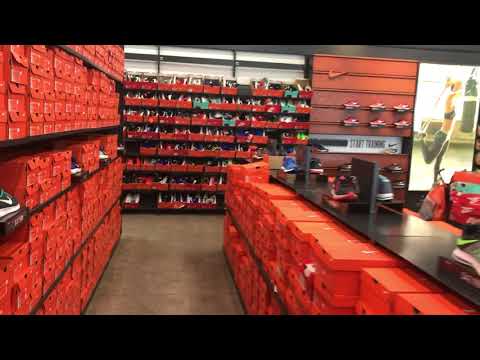 MDZ Online recorre el local de Nike en Curauma Premium Outlet - YouTube