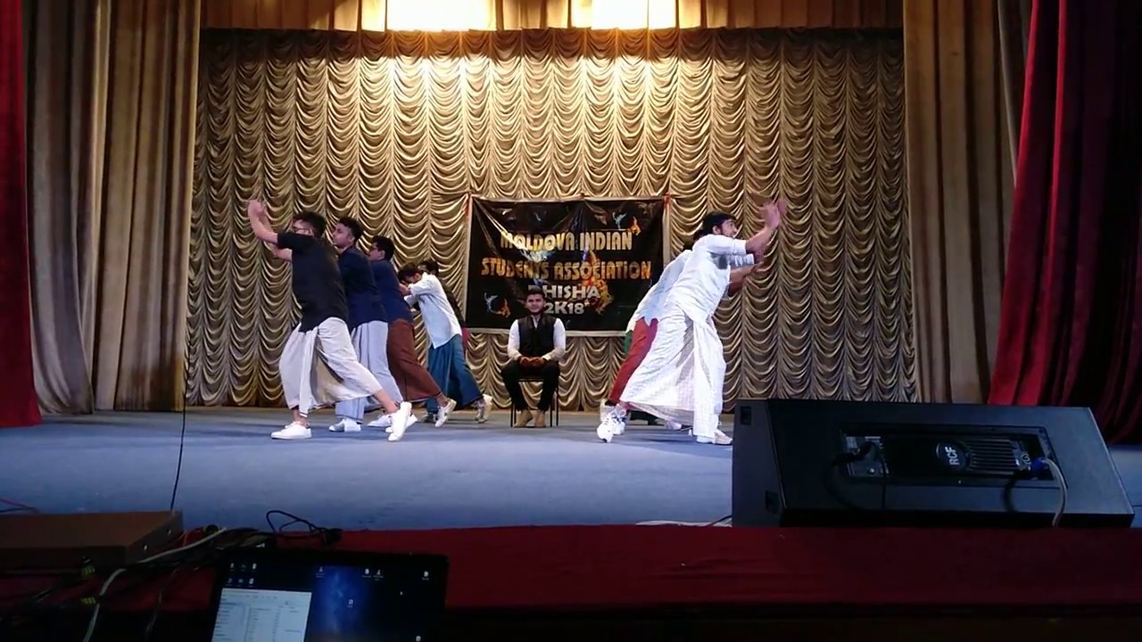 College Funny Dance Performance / USMF Students YouTube