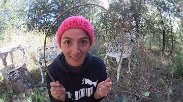 Making English ivy baskets with Sherilyn at Bosque Village