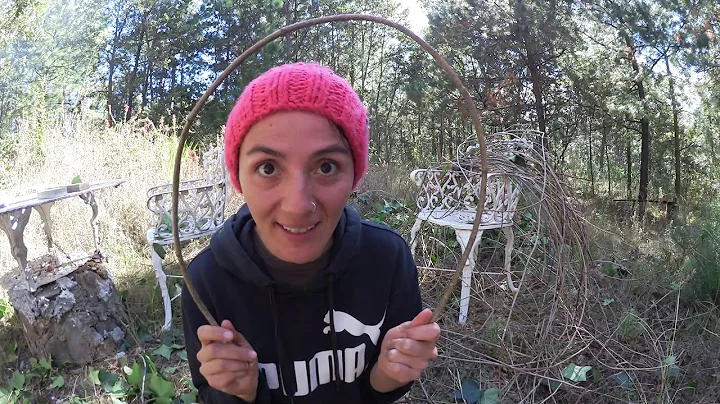Making English ivy baskets with Sherilyn at Bosque Village