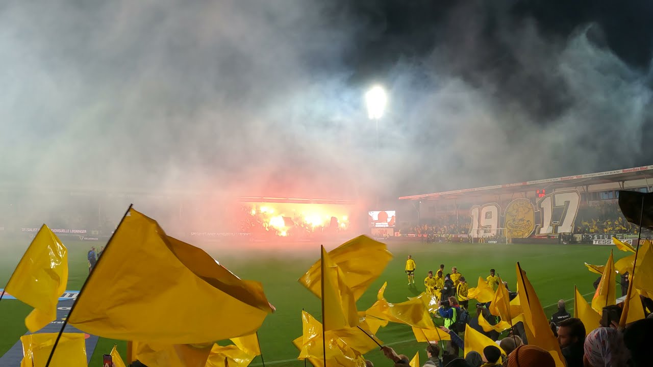 Fantastisk stemning av Kanari-fansen og Lillestrøm før derbyet på Åråsen mot VIF 07.11.2021