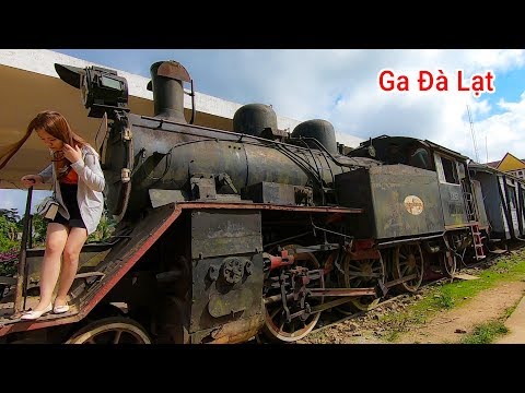 Video Khám phá Đầu máy xe lửa hơi nước cổ nhất thế giới bị... - youtube