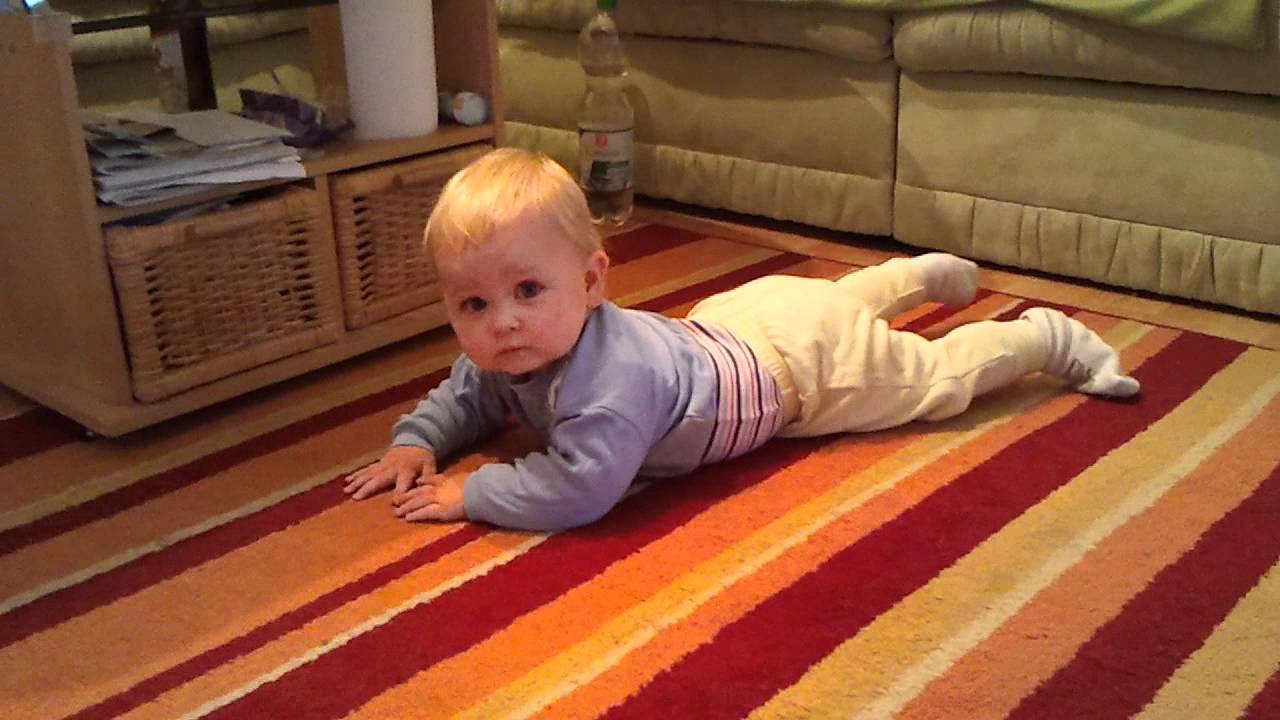 Mila Lernt Krabbeln Teil 2 Youtube