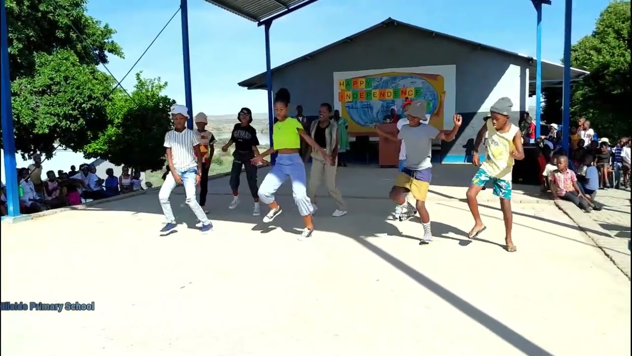 School kids dancing to Amapiano _Nandipha808 -Haa ahh joh |34Years| Namibian Independence |act3