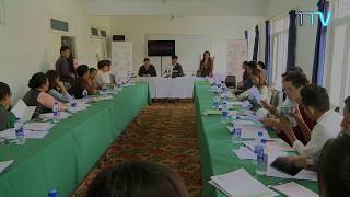 དབུ་མའི་ལམ་གྱི་སྲིད་བྱུས་གོ་རྟོགས་སྤེལ་སྟངས་སྐོར་ཟབ་སྦྱོང་སྐབས་གནང་བའི་གསུང་བཤད།
