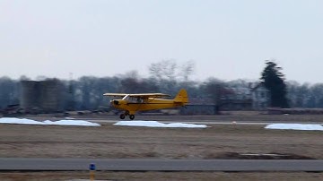 Piper Cub touch & go at KHWY 1/16/10 at 1637