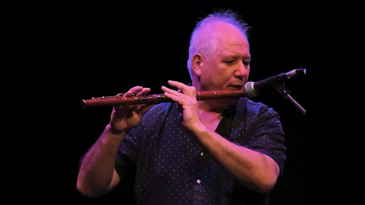 The Hooliemen singing The Banks of the Roses