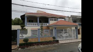 Casa en el Residencial Carmen María por la Ave. Republica de Colombia