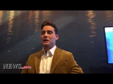 Douwe Bob talks about roman with Iveta Mukuchyan