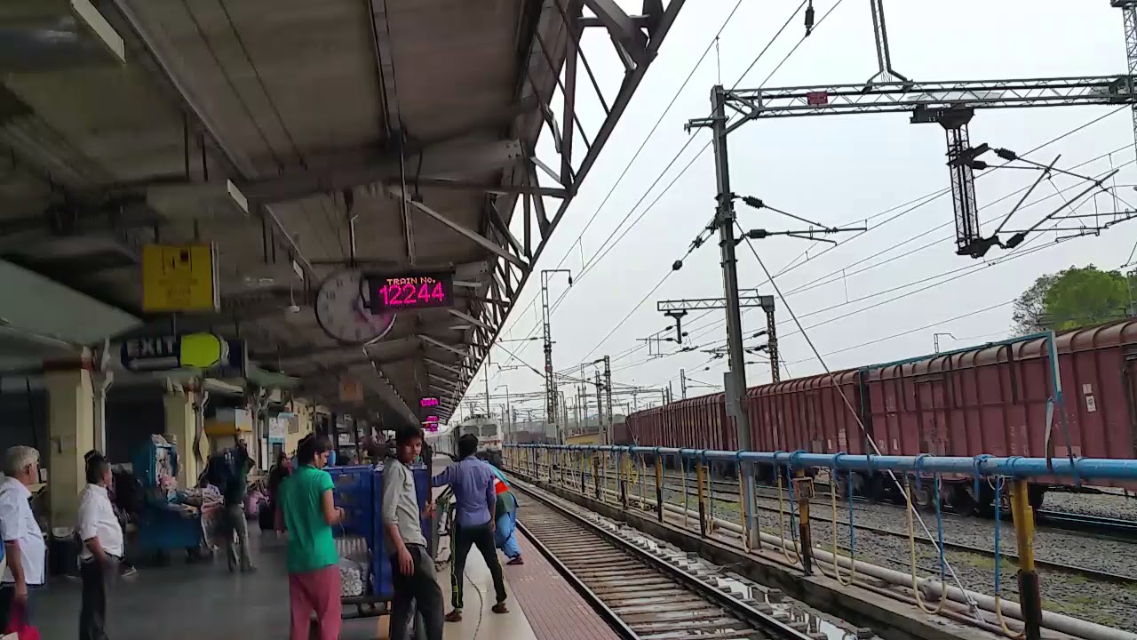 1A Train 12244 Coimbatore Chennai Shatabdi express arrives Erode Jn on ...