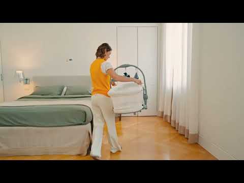 Chicco: Кроватка-стульчик Baby Hug Pro 5-в-1 Beige Latte, видео 1