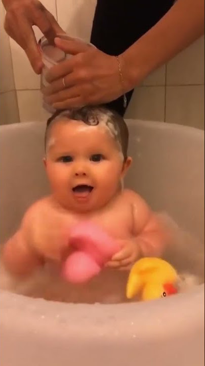 bayi mandi di bak