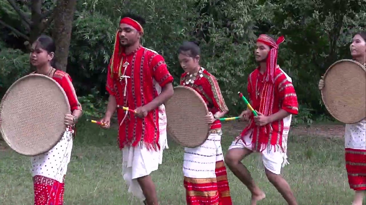 Tribal Dance of Tripura by the students of SSRVM, Agartala - YouTube