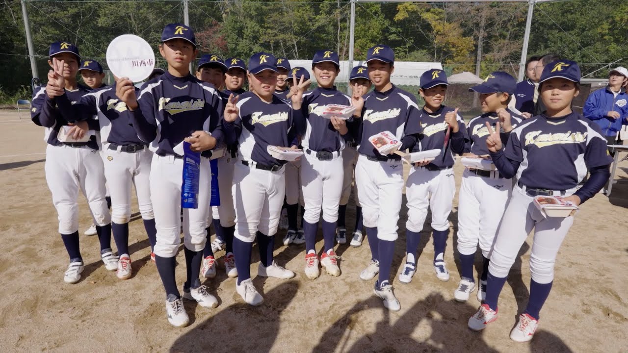 台湾の農相が日本の少年野球チームに「台湾パイコー弁当」振舞う - YouTube