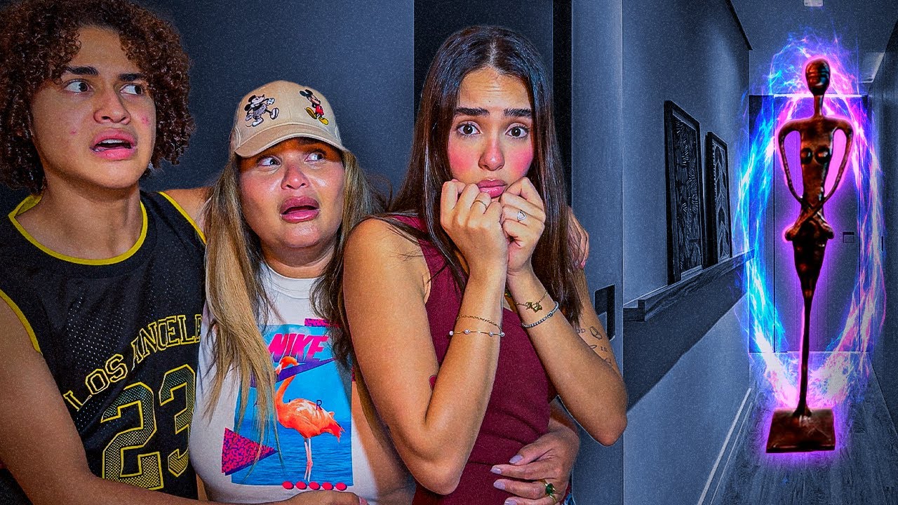 A ESTÁTUA ESTÁ NOS VIGIANDO POR CÂMERAS ESCONDIDAS, BIZARRO...