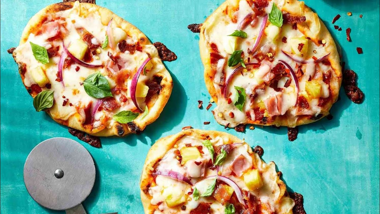 Pizza  and sambousa  and  treat  chicken  🤤🤤🫕