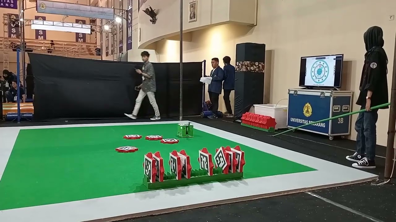 KRI 2023 divisi Kontes Robot Tematik Indonesia (KRTMI) di Universitas Semarang