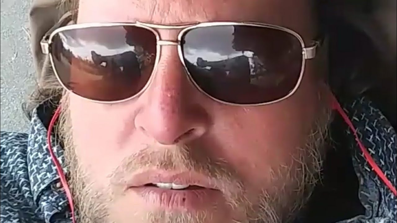 Nearly 16 Minutes of Peak Hobo.