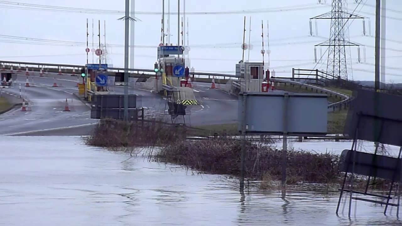 Dunham Bridge Flooded (Mon 31st Dec 2012 1046am) YouTube
