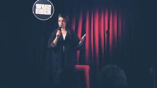 Pınar Fidan denilen yaratık stand up yaptığını düşünüp Alevilere böyle hakaret ediyor