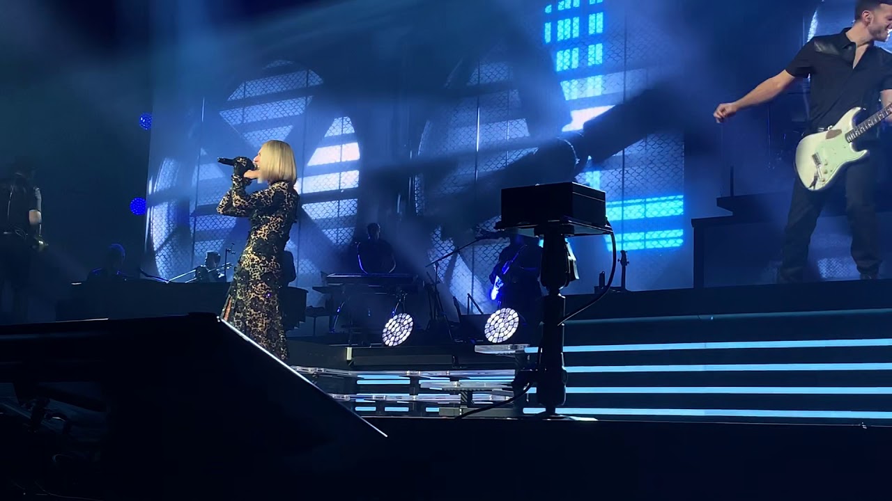 Céline Dion, “Tous les blues sont écrits pour toi,” Live at Centre Vidéotron, 21 Sept 2019