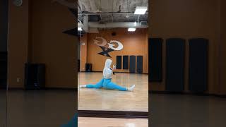 Full Splits at the Gym 🔥💪
