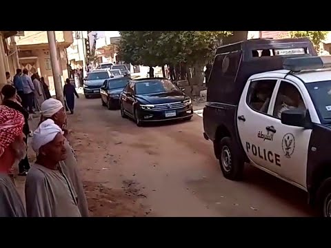 لحظه خروج موكب قداسة البابا تواضروس من قرية رزقة الدير المحرق بعد تدشين الكاتدرائية