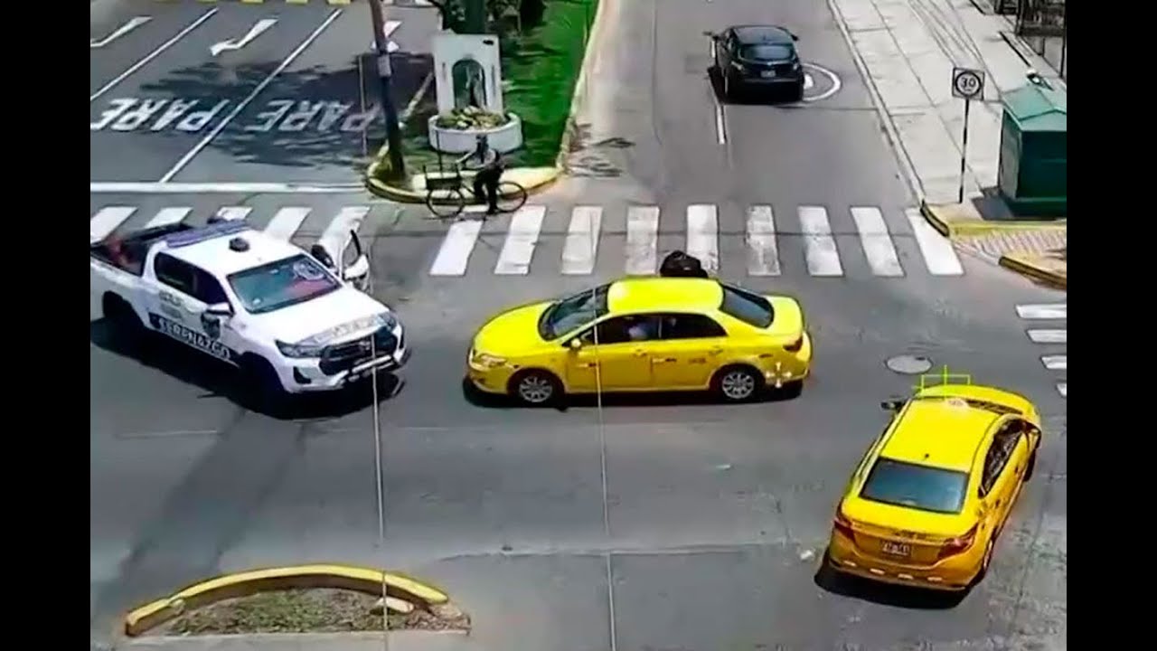 Cae clonador de tarjetas tras comprar tables y celulares: Iba en un lujoso Audi