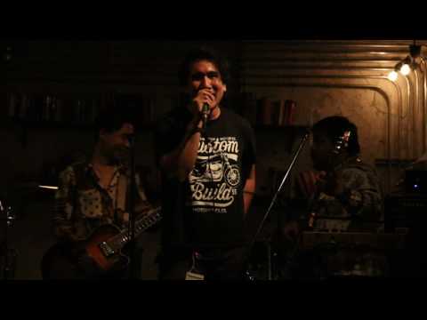POLYCAT feat. เย่ Slur - รักเธอให้น้อยลง - Live @ Sewana Paploen