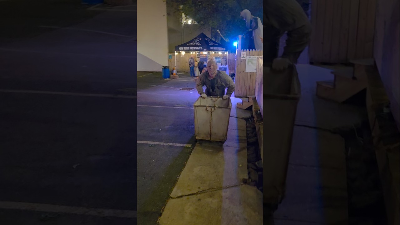 Deranged Mill worker at the Lincoln Mill Haunt