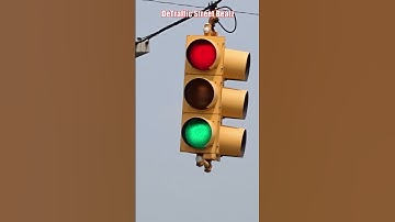 Flashing Red & Green Traffic Lights #trafficlights #detrafficstreetbeatz