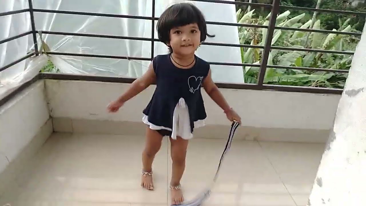 രസമുള്ള കാഴ്ച പൊന്നൂസും മാളൂട്ടിയും തമ്മിലുള്ള വഴക്ക് ഒന്നു കണ്ടു നോക്കൂ