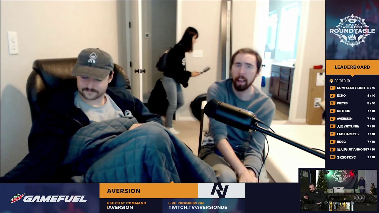 Korean streamer forced to stream in toilet 