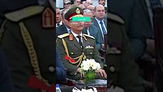 السيسي  وأحد مرافقيه الدائمين [ لغة الجسد ] ??