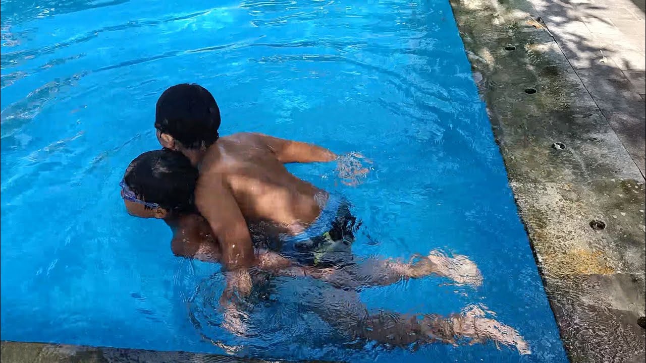 Yang kalah gendong yang manang | Lomba renang | Prabasita