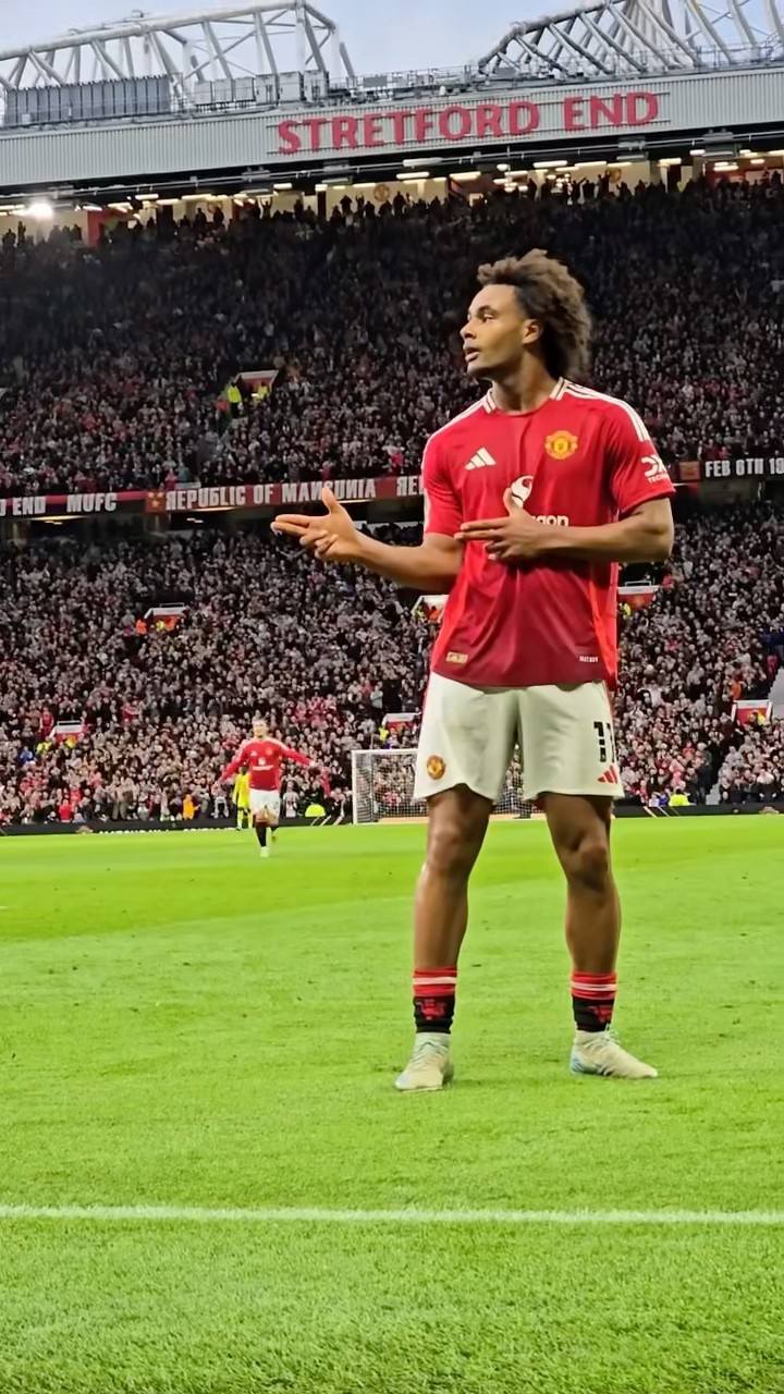Zirkzee With The COLD Celebration ??‍?