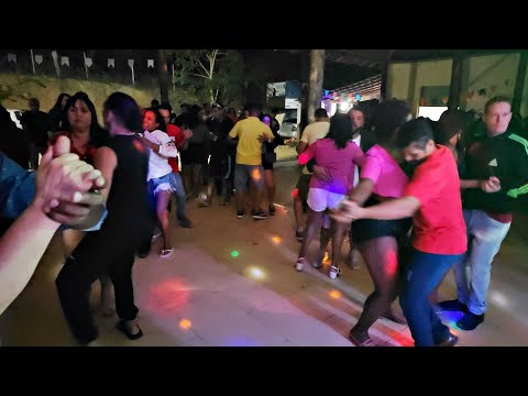 NA ROÇA O BAILE É MAIS ANIMADO - DANÇANDO FORRÓ NO BAILÃO DO CLUBE DOS AMIGOS (VANERÃO)