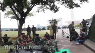 Trio wok wok menghibur bpk tentara yg sdng tugas