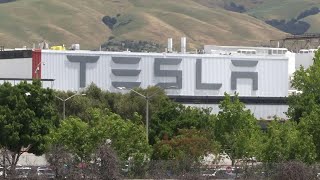 Tesla invests $1.5B in Bitcoin, will take as payment