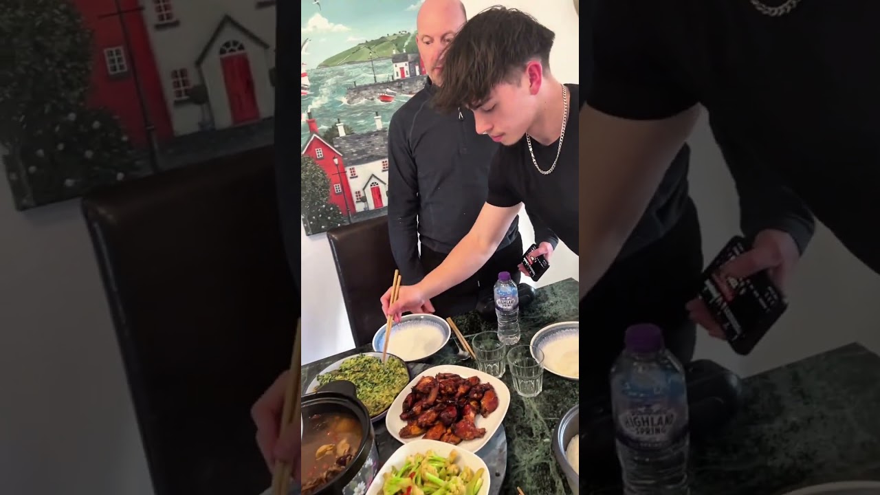 我公公跟我们这个英国小镇上所有的人炫耀说我们家吃的太好了，我跟他说你可以邀请你的朋友来我们家吃饭，他说不要因为并不是所有的英国人都喜欢我们的口味老外吃中餐 英国生活跨国婚姻海外生活