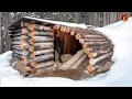 Un homme construit un abri en fosse pour lhiver  construction de a  z par osbushcraft