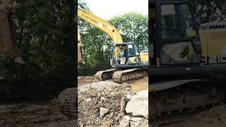 Sumitomo SH 210 excavator excavates and removes soil #shorts #sanyexcavator #excavator