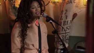 Miniatura de vídeo de "Valerie June - Somebody To Love (Live @Pickathon 2014)"