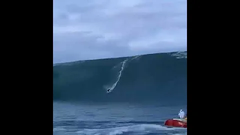 Amazing!!! Biggest wave ever ridden at Teahupoo?