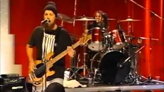 Nocaute "AAUU / Diversão (Titãs)" no Programa Música Brasileira em 2001